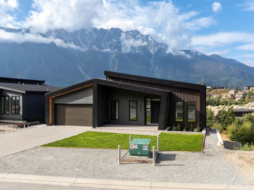 7639 Seven O'Clock Dr, Pemberton, BC, V0N2L3 | Card Image
