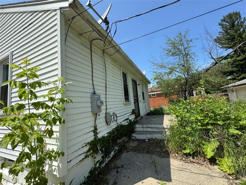 17370 Stout St, Detroit, MI, 48219-3447 | Card Image