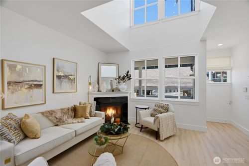 b-168 18th Ave, Seattle, WA, 98122-5737 | Card Image