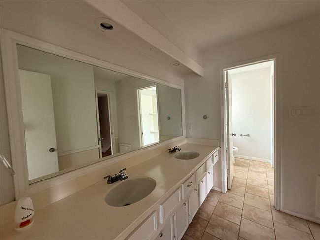 Bath 2 | Image 17