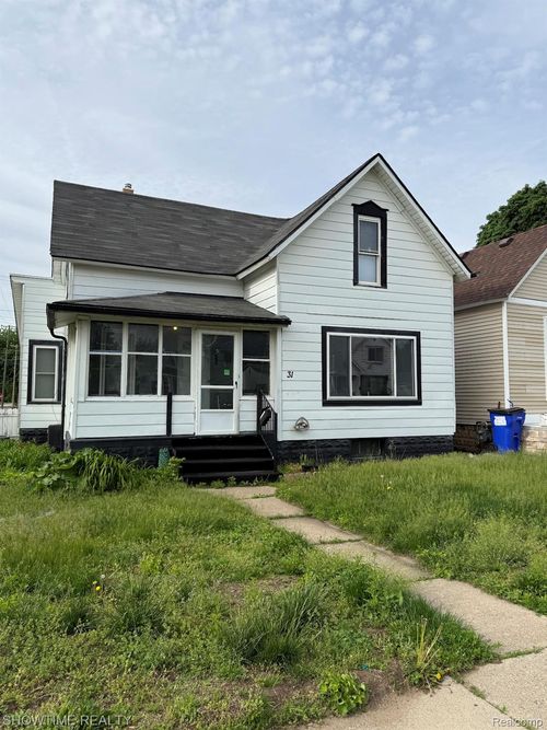 31 Fessenden St, Mount Clemens, MI, 48043-5909 | Card Image