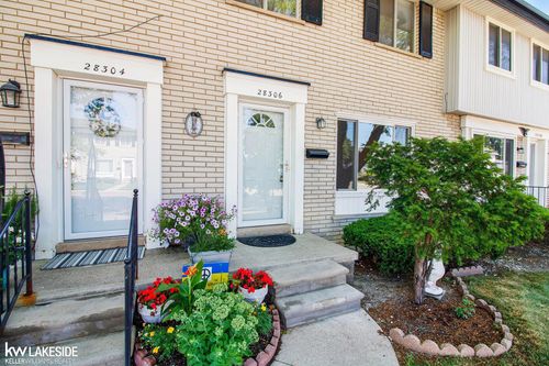 28306 Universal Dr, Warren, MI, 48092-2437 | Card Image