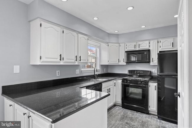 6804 Signature Cir, Townhouse with 3 bedrooms, 4 bathrooms and null parking in ALEXANDRIA VA | Image 9