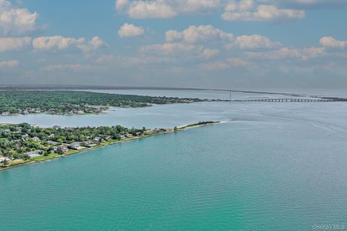 6 Last Ln, Hampton Bays, NY, 11946-3413 | Card Image