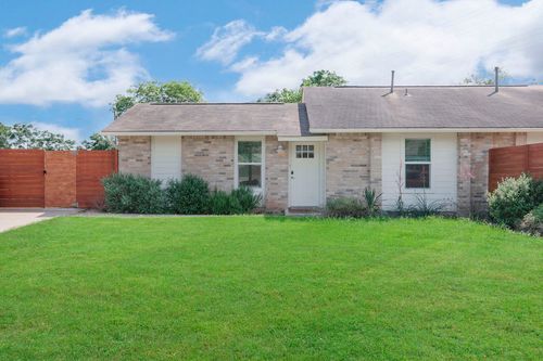 a-906 E Leslie Cir, Austin, TX, 78721-3618 | Card Image
