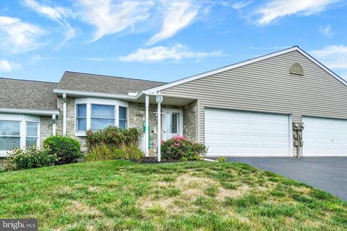 2426 Winterberry Ln, YORK, PA, 17406-1961 | Card Image