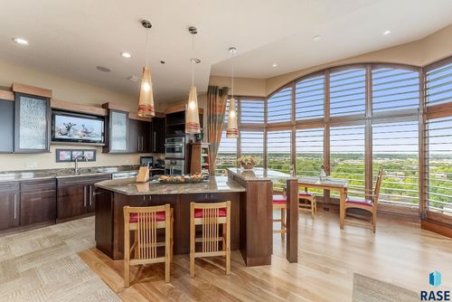 703-2908 W 37th Cir Circle, Sioux Falls, SD, 57105-8117 | Card Image