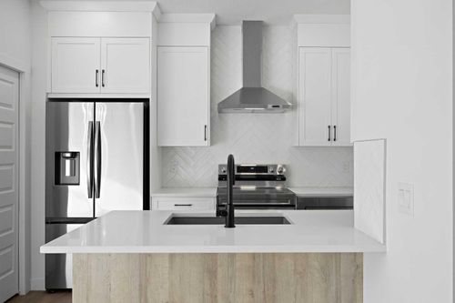 2226 Bayview Dr Sw, Airdrie, AB, T4B5N4 | Card Image