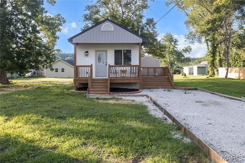 828 Vest Ave, Valley Park, MO, 63088-1940 | Card Image