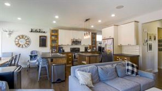 200 New Brighton Dr Se, House detached with 4 bedrooms, 3 bathrooms and 2 parking in Calgary AB | Image 7