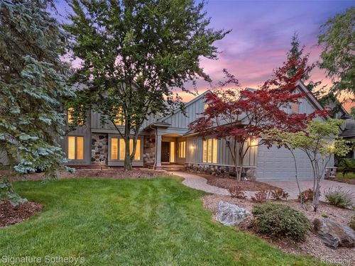 6983 Daventry Woods Dr, West Bloomfield, MI, 48322-3496 | Card Image