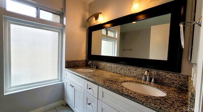 2468 Montrose Ave, Condo with 3 bedrooms, 3 bathrooms and 2 parking in Montrose CA | Image 7