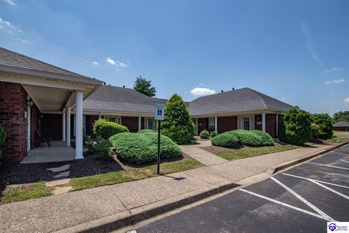 8448 Aspen Glen Way, Louisville, KY, 40228-3404 | Card Image