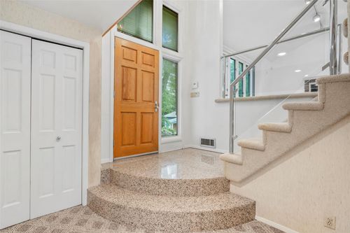 243 Robert Dr, New Rochelle, NY, 10804-2337 | Card Image