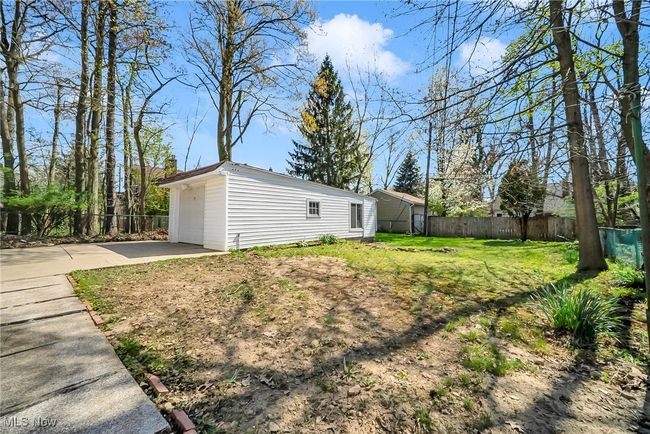 garage has bonus room attached! | Image 22