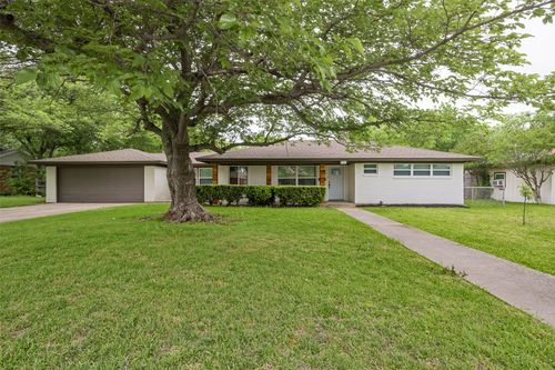 4305 Cummings Dr, North Richland Hills, TX, 76180-8619 | Card Image