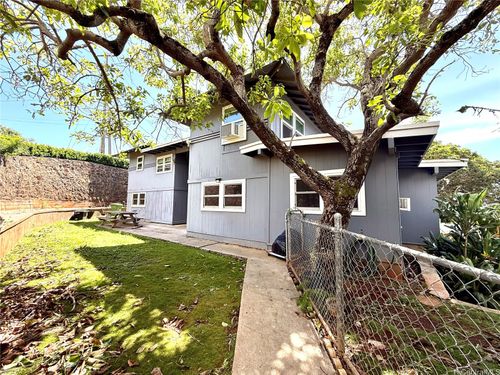 1469 Alewa Dr, Honolulu, HI, 96817-1204 | Card Image