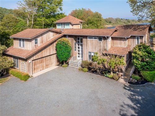275 Boston Neck Rd, Narragansett, RI, 02882-3107 | Card Image