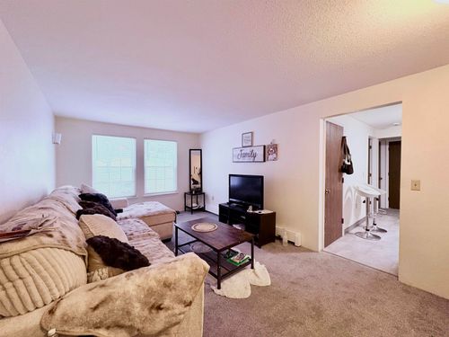 53-20 Wolf Road, Lebanon, NH, 03766 | Card Image