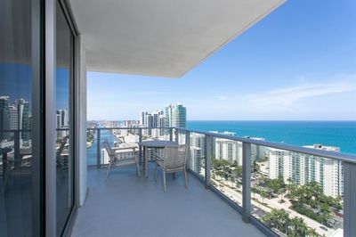 R2401 - 4010 S Ocean Dr, Condo with 2 bedrooms, 2 bathrooms and null parking in Hollywood FL | Image 1