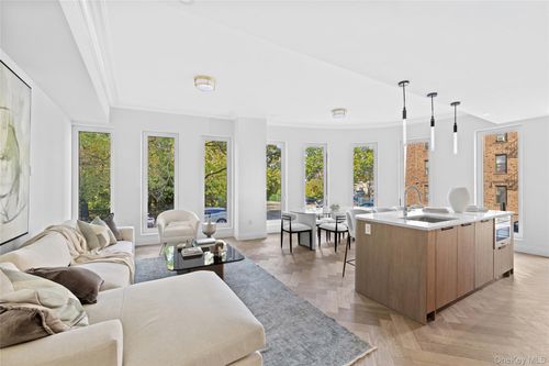 502-78-29 Austin St, Forest Hills, NY, 11375-6138 | Card Image