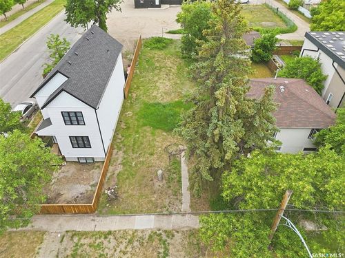 537 Av H S, Saskatoon, SK, S7M1W7 | Card Image