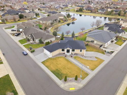 662 S Hawaii Pl, Kennewick, WA, 99336 | Card Image