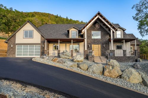 182 Wards Creek Rd, Rogue River, OR, 97537-9577 | Card Image