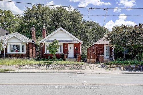 lower-79 O'Connor Dr, East York, ON, M4K2K4 | Card Image