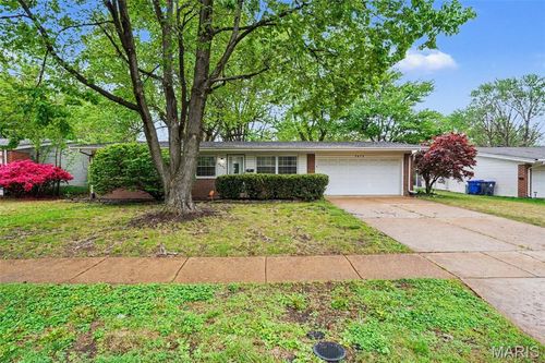2675 Narraganset Dr, Florissant, MO, 63033-2226 | Card Image