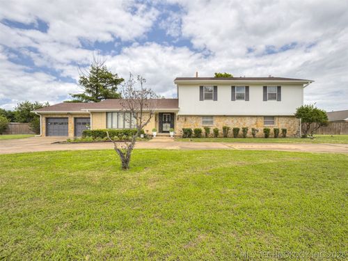1201 E 4th St, Okmulgee, OK, 74447-3709 | Card Image
