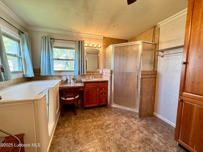 213 E 7 Th St, House other with 3 bedrooms, 3 bathrooms and null parking in Idalou TX | Image 17