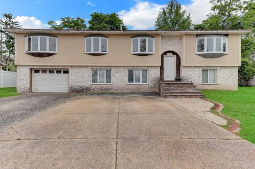 41 Fremont St, Lindenhurst, NY, 11757-3806 | Card Image