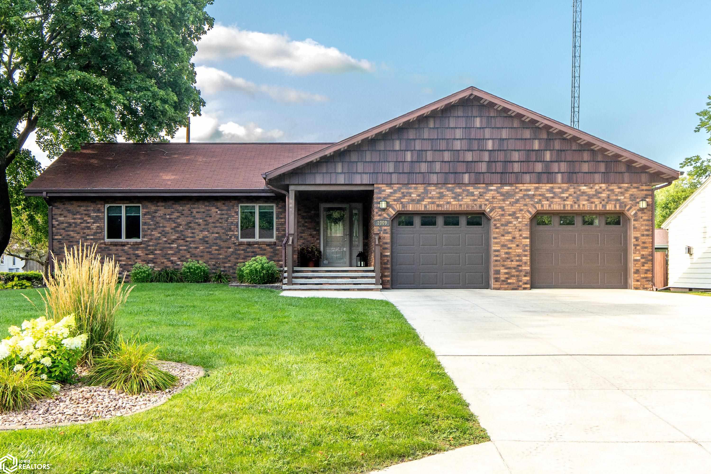 2nd Ave, Clarion, IA 50525