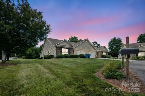 211 Abee St, Morganton, NC, 28655-0072 | Card Image