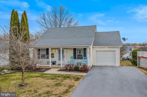202 Sentry Ln, MARTINSBURG, WV, 25401-2973 | Card Image