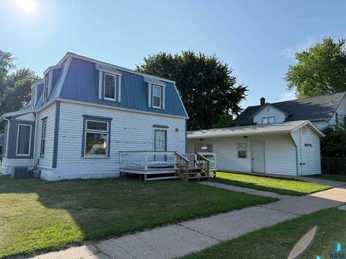 401 N 2nd Ave, Canistota, SD, 57012-2102 | Card Image