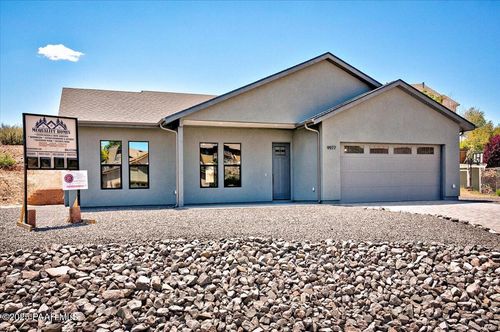 9977 E Arrowhead Dr, Prescott Valley, AZ, 86314-7637 | Card Image