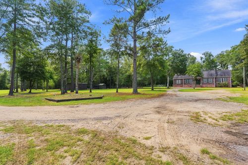 725 Yellow Brick Rd, Bonneau, SC, 29431-3396 | Card Image