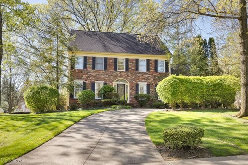 9507 Knights Way, Brecksville, OH, 44141-2760 | Card Image