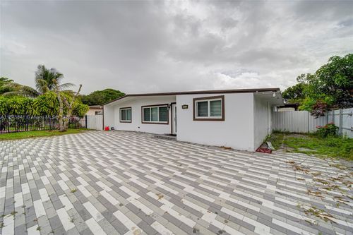 1070 Nw 132nd St, North Miami, FL, 33168-6624 | Card Image