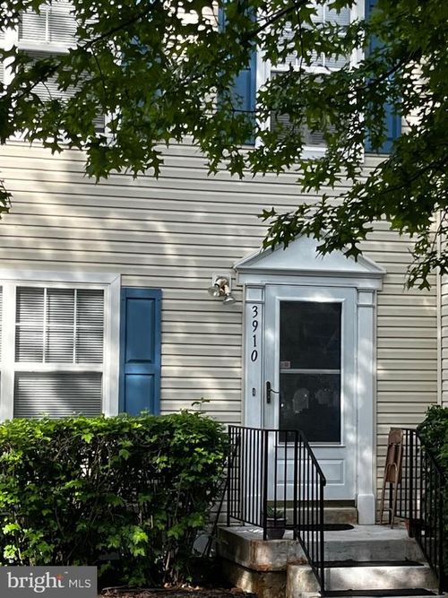 3910 Burns Ct Se, WASHINGTON, DC, 20019-3281 | Card Image
