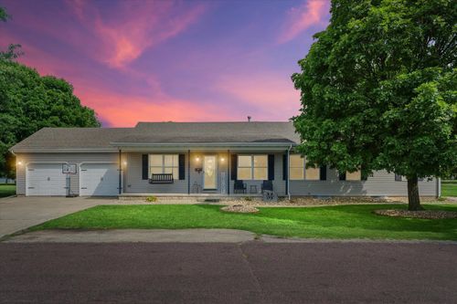 110 W 17th St, Gibson City, IL, 60936-1011 | Card Image