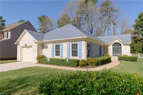 957 Heathland Drive, Newport News, VA, 23602 | Card Image