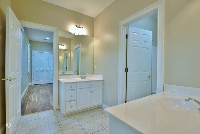 Jack and Jill bathroom | Image 26