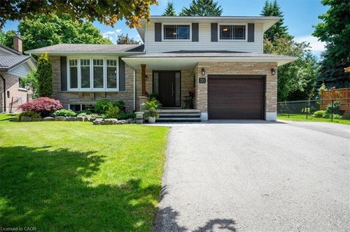20 Wolfe'S Crt, Kitchener, ON, N2B2Z1 | Card Image