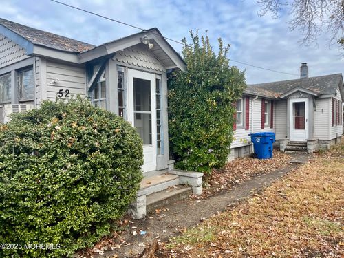 52 Shoreland Ter, North Middletown, NJ, 07748-6204 | Card Image