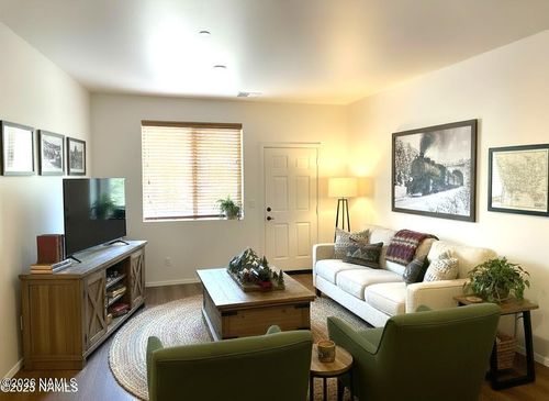 304-2950 W Presidio Dr, Flagstaff, AZ, 86001-9170 | Card Image