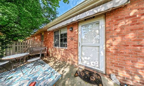35371 Greenwich Ave, North Ridgeville, OH, 44039-1387 | Card Image