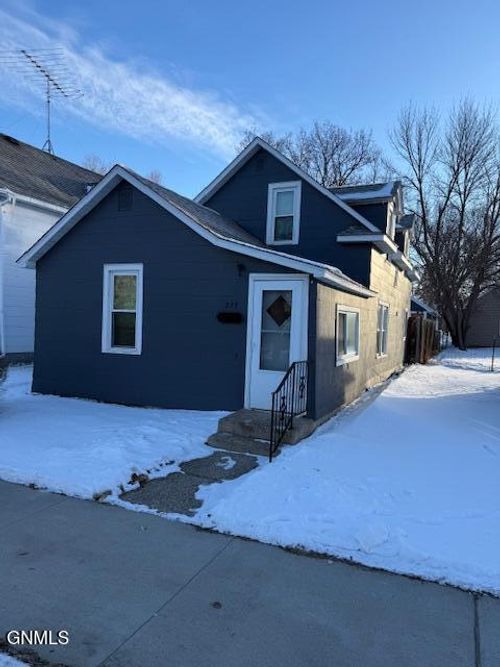 233 3rd Ave Se, Valley City, ND, 58072-3421 | Card Image